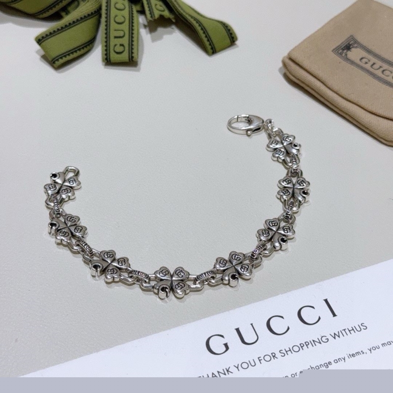 G*u*i bracelets